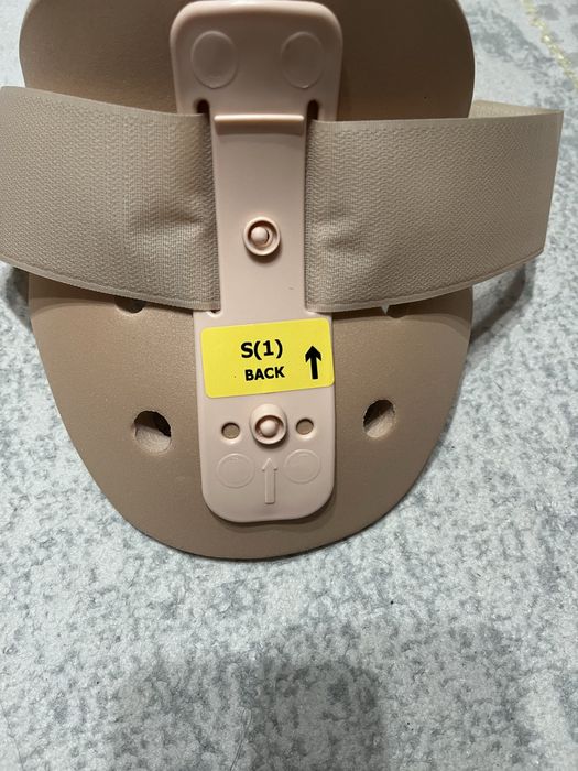 Шейный ортез (шейный воротник)