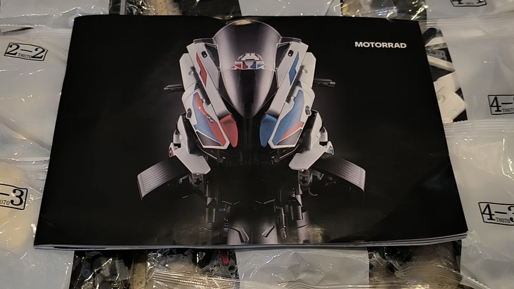 Tip Lego BMW M 1000 RR 42130