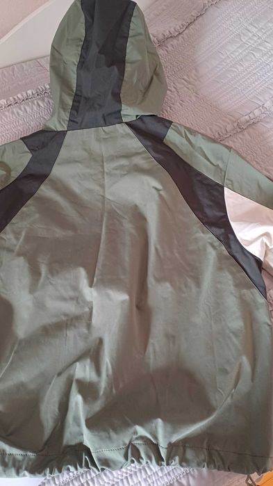 Дамско туристическо яке Bershka