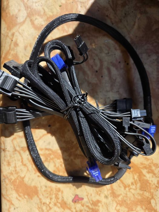 Захранване Cooler Master V1000 и кабели TX/HX серията