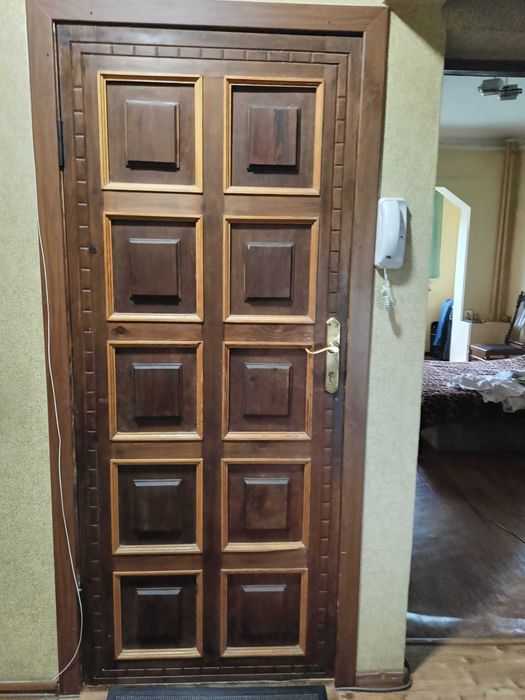 Дверь деревянная