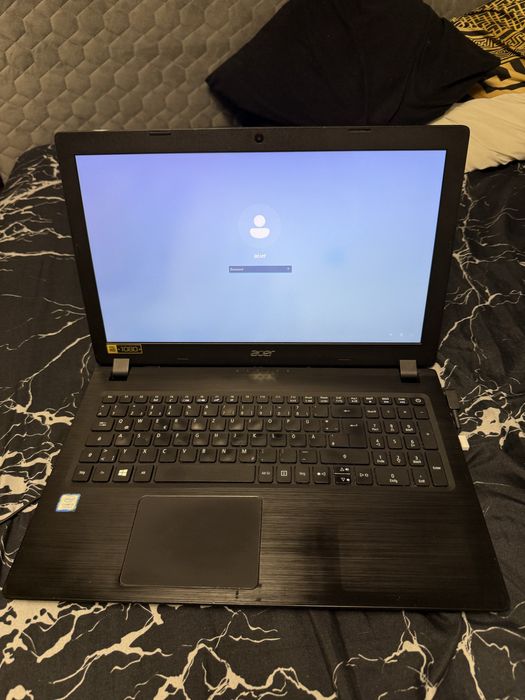 Laptop Acer / i3 Generatia 7 / Stare excelenta