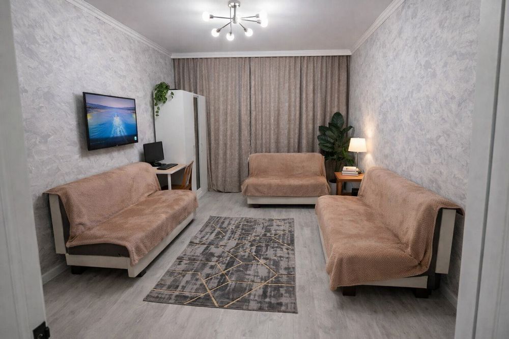 Продам квартиру 40кв м .