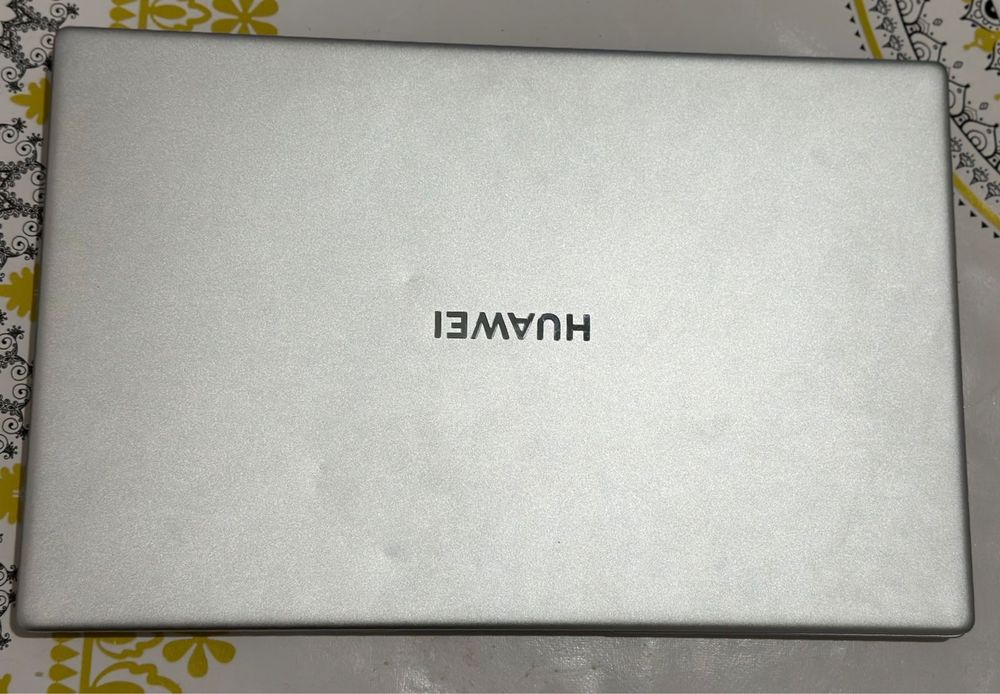 Huawei ноутбук жақсы күйде, жұмыс істейді