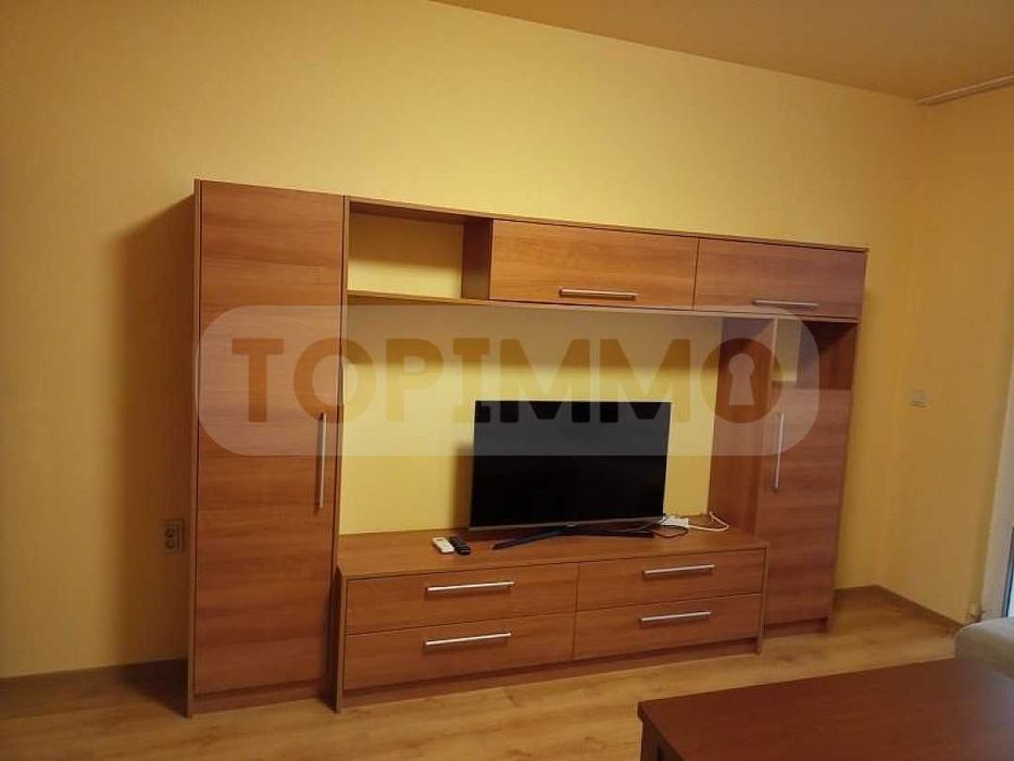 Дава се под наем Тристаен апартамент в Варна, Червен площад - 72 кв.м за 609.96 € - Снимка #1