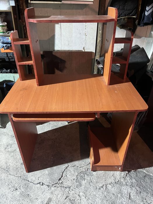 Продам компьютерный стол