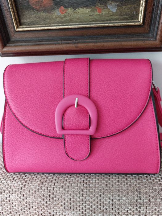 Reducere mare! Geanta fuchsia noua superba, model foarte chic, lucratura impecabila
