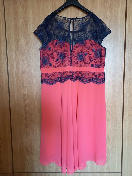 Vând rochii diverse marimi