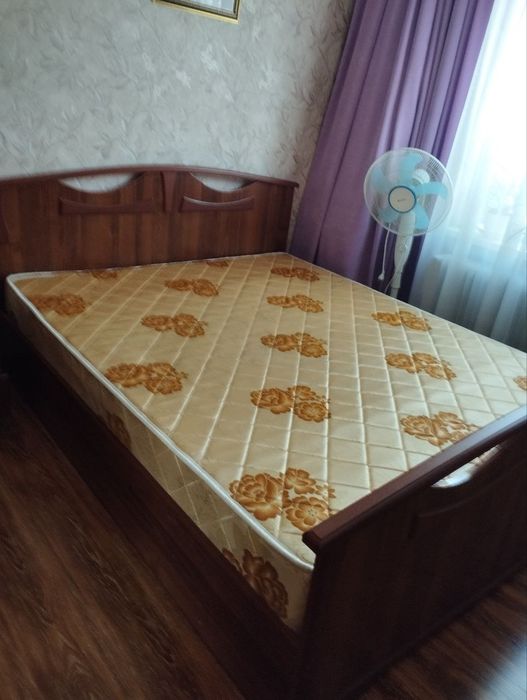 Двуспальная кровать шкаф и комод доставка есть