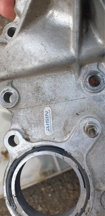 Помпа от двигателя 3 gr -fse