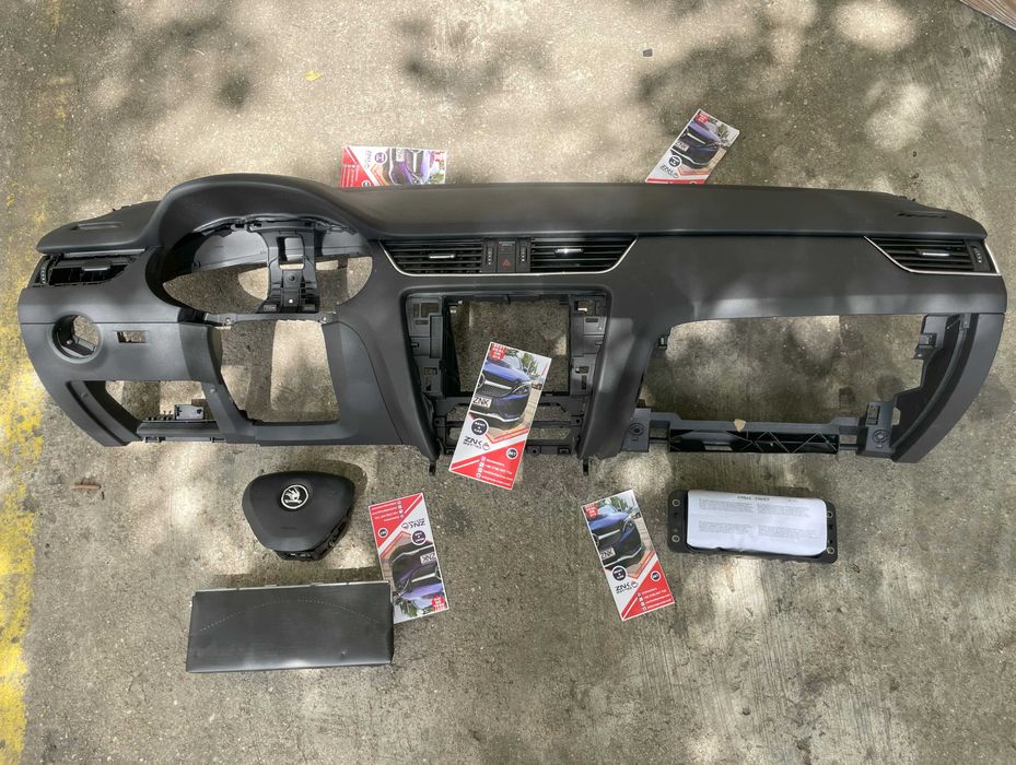 Skoda Octavia 3 - plansa de bord - kit airbag volan genunchi pasager