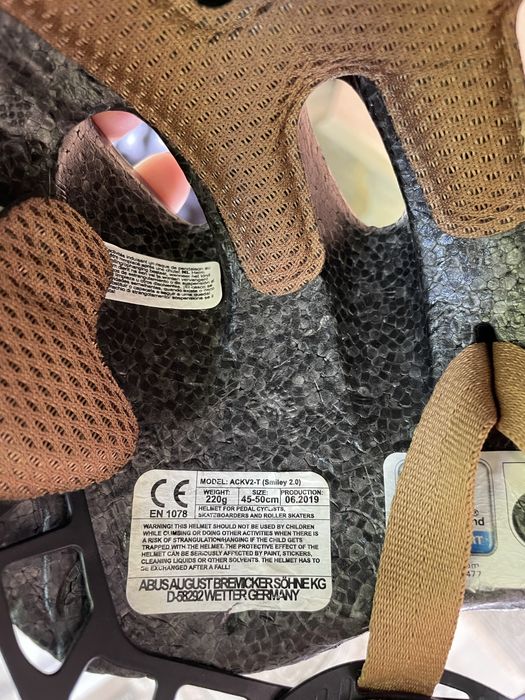 Продавам детска каска за велосипед