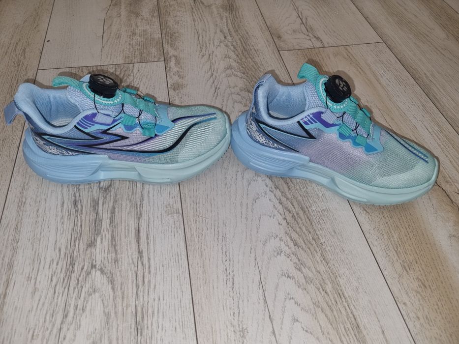 Vând adidași NOI, de vară,  pentru copii, mărimea 34, 20 cm interior