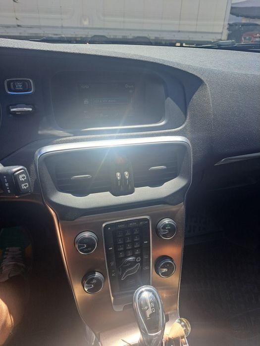 Волво v40 cross country 2.0 150