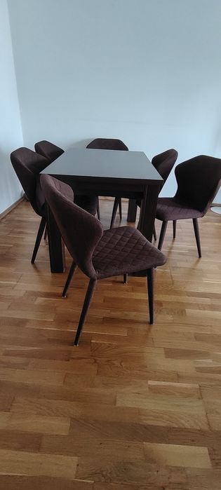Vând masa extensibila cu scaune pt living sau bucatarie Mobexpert
