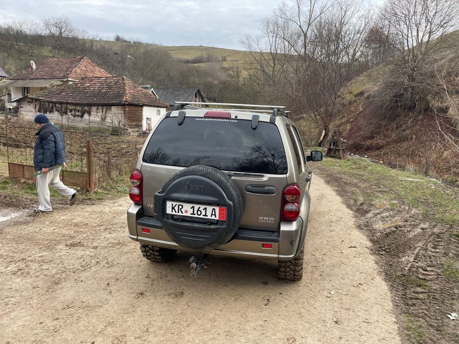 Vand sau schimb jeep cherokee crd
