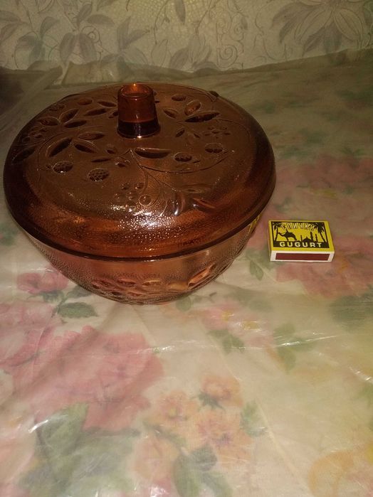 Салатницы и конфетницы хрустальные в отличном состоянии.