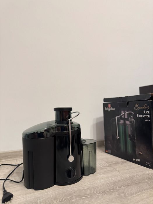 Vând storcator de fructe