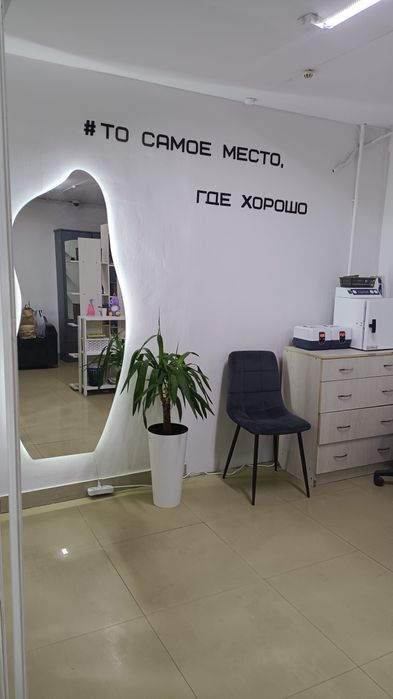 Сдаю маникюрный столик