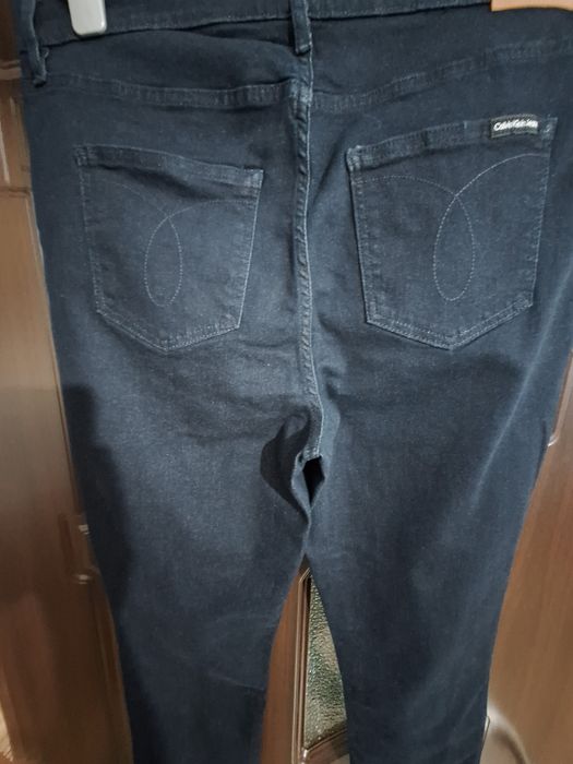 Blugi noi Calvin Klein pentru damă