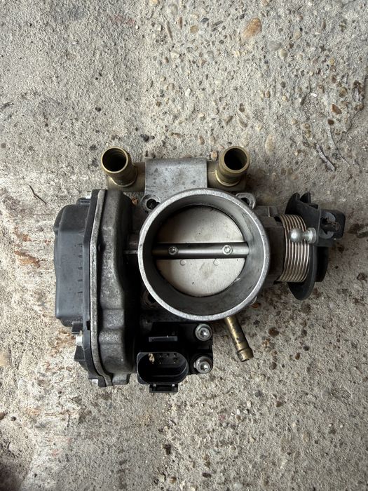 Дроселова клапа - VW Pasat B4