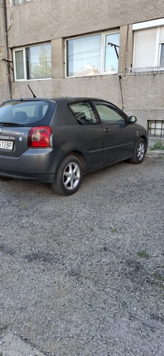 Продавам Toyota Corolla