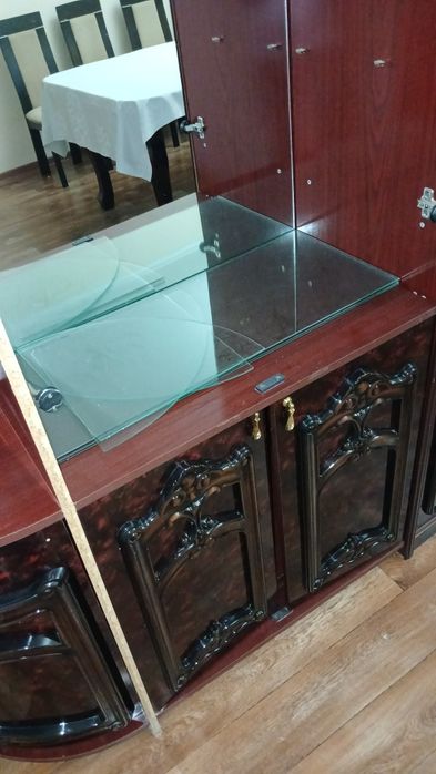 Отдам даром стенку