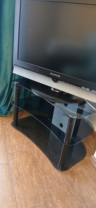 Продам столик под телевизор