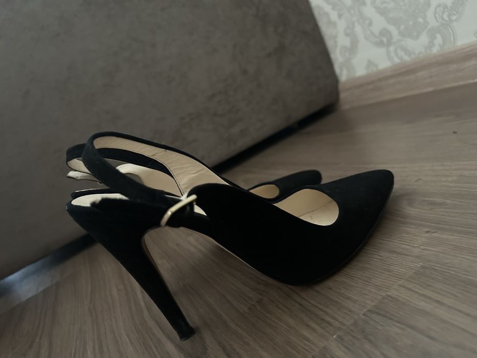 Продам босоножки