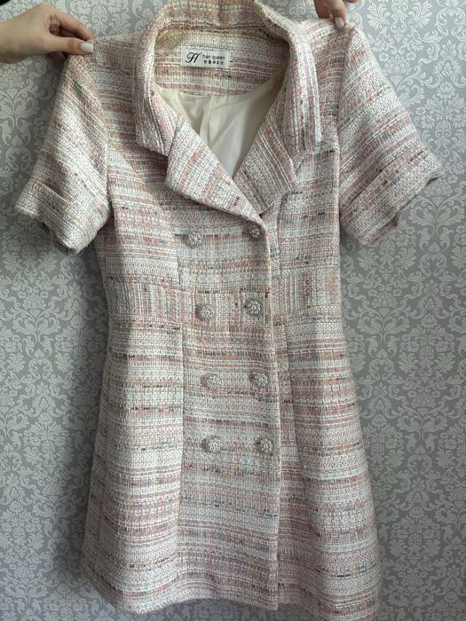 Нежный платье L-размер