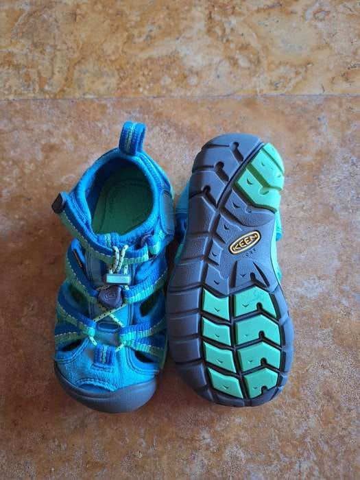 Vând sandale Keen copii 28