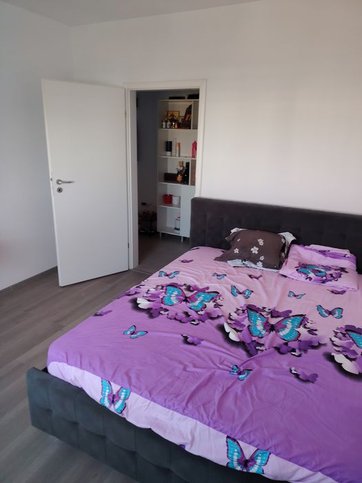 Se vede apartament cu 3 camere, mobilat utilat complet
