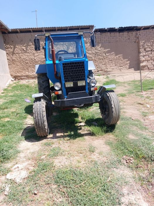 Sotiladi Traktor MTZ_80