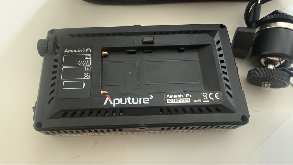 Продам накамерный свет Aputure