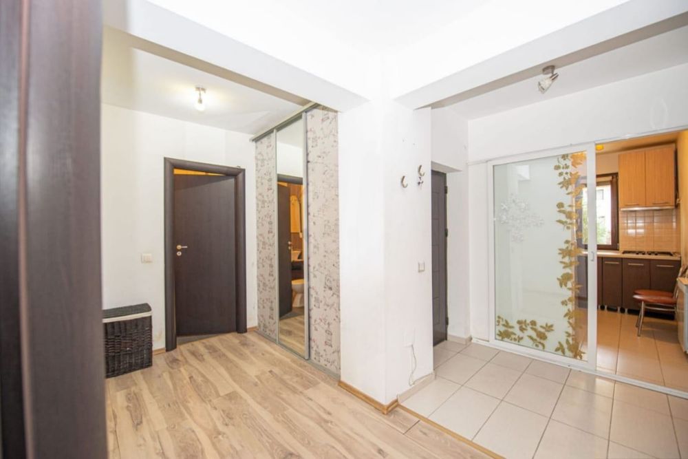 Inchiriez apartament 3 camere Prelungirea Ghencea cu gradina proprie