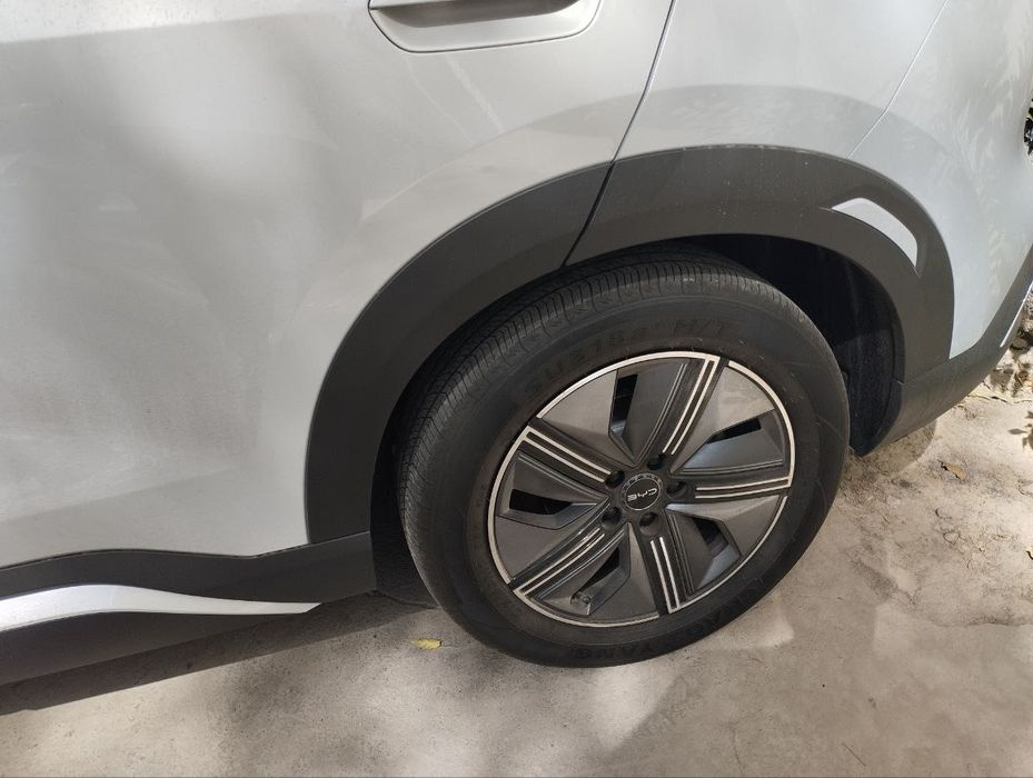 Комплект дисков и покрышек для Yuan Up (215/60/R17). В отл. состоянии