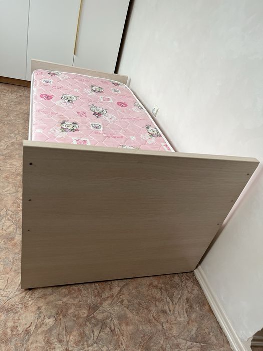 Продам кровать односпальную