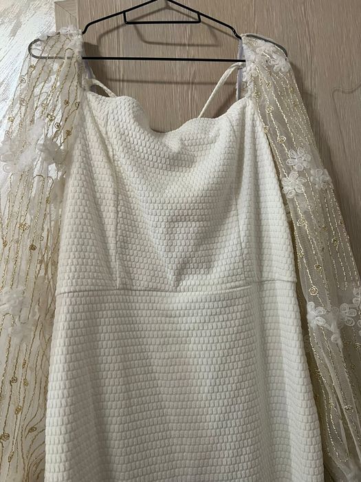 Бяла дамска рокля 30 лв