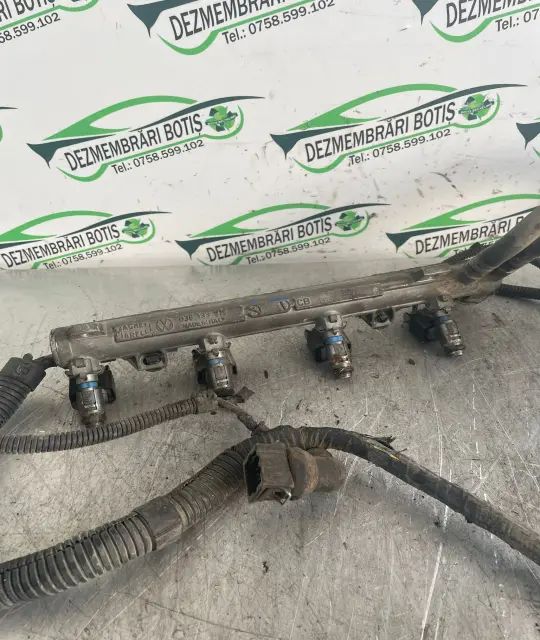 Rampa injectoare 036 133 319 Volkswagen VW Golf 2001 1.4 MT (75 hp)