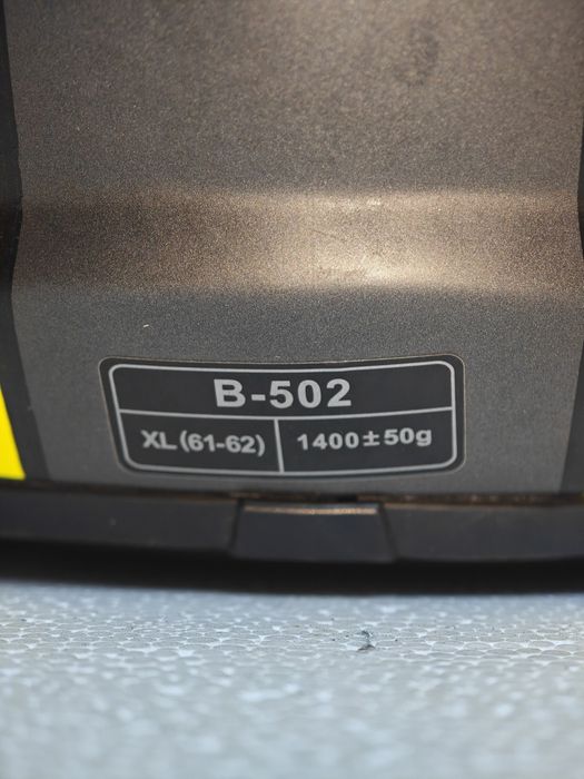 Продам мотоциклеиный шлем