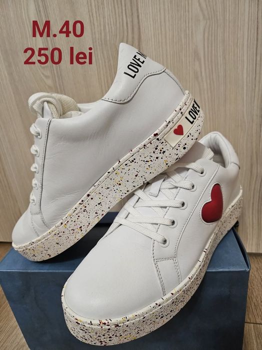 Pantofi, ghete, teniși