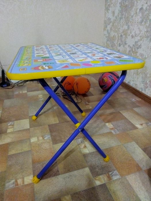 Продам срочно детский столик и стульчик