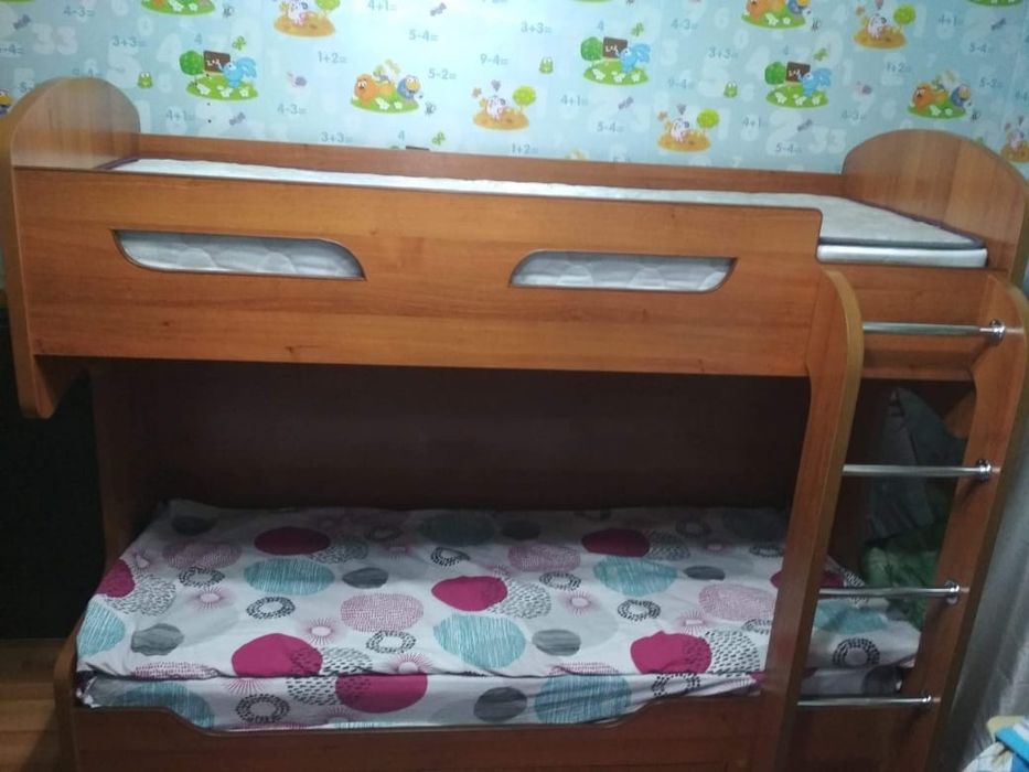 Двухъярусная кровать