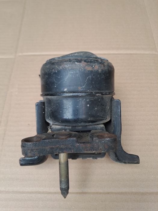 Подушка двигателя Тайота