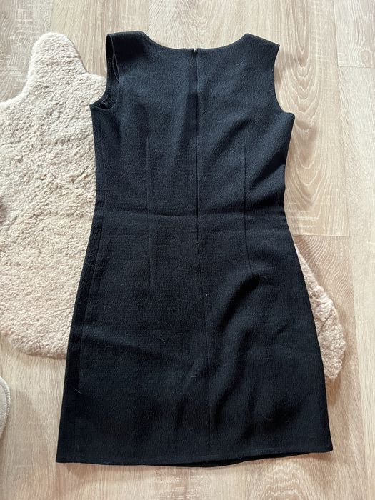 Къса черна рокля