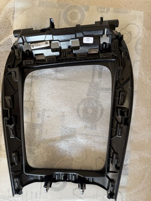 Mercedes w206  конзола + табло черно дърво