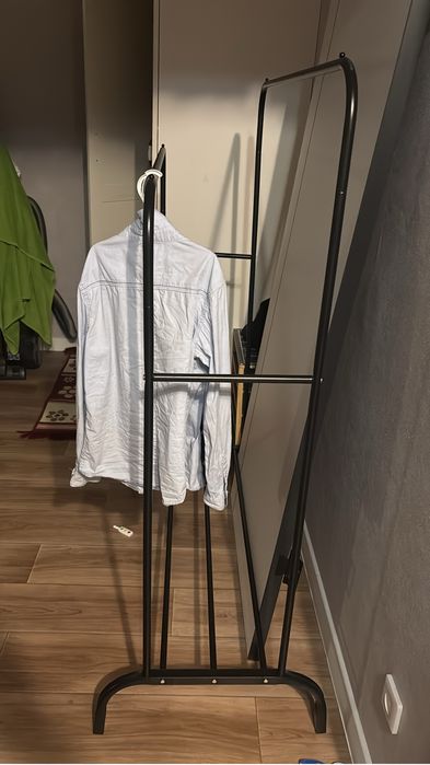 Продам вешалку в хорошем состояние.