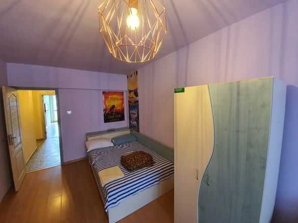 Дава се под наем Тристаен апартамент в Бургас, Център - 100 кв.м за 50 € - Снимка #11