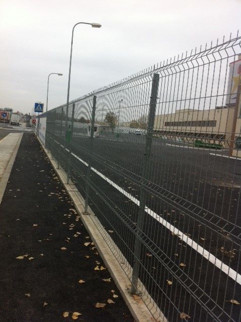 Garduri și porți din plasă bordurată plasa an anplatita