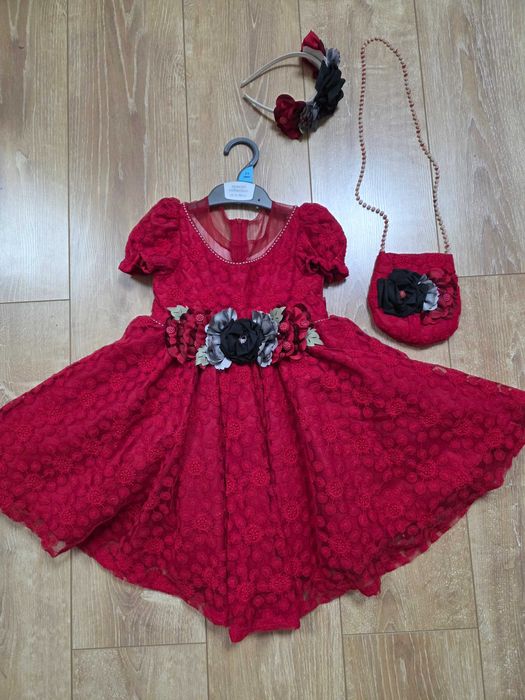 Rochie 3-4 ani pentru serbare sau petreceri cu gentuță și coroniță